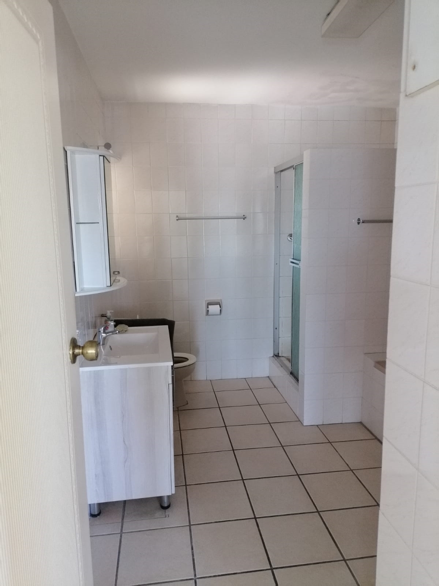 To Let 3 Bedroom Property for Rent in Strand Central Western Cape